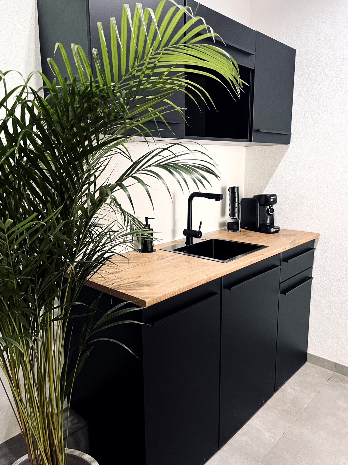 Teeküche im Büro von Marcel Nyga Immobilienmanagement